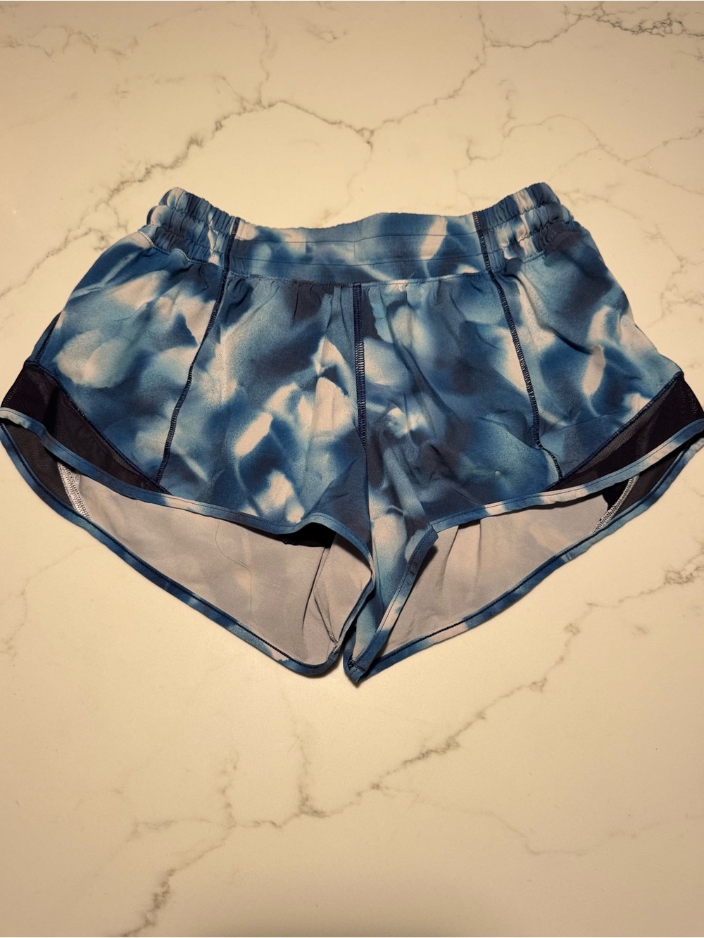 Lululemon Hotty Hot LR 2.5” Shorts